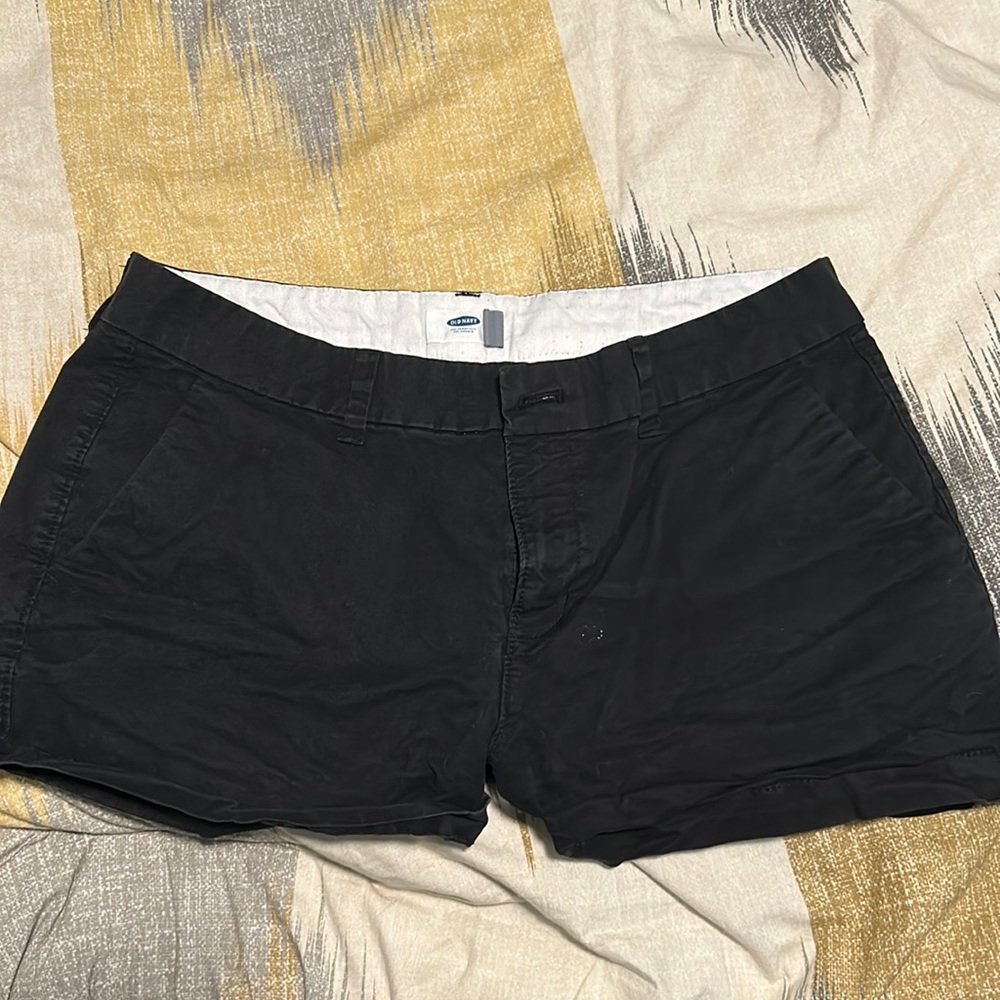 Black Old Navy Shorts, a size 8